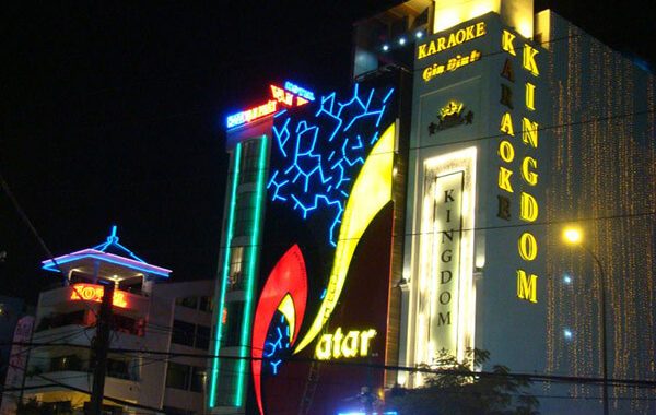 bien-quang-cao-quan-karaoke-1